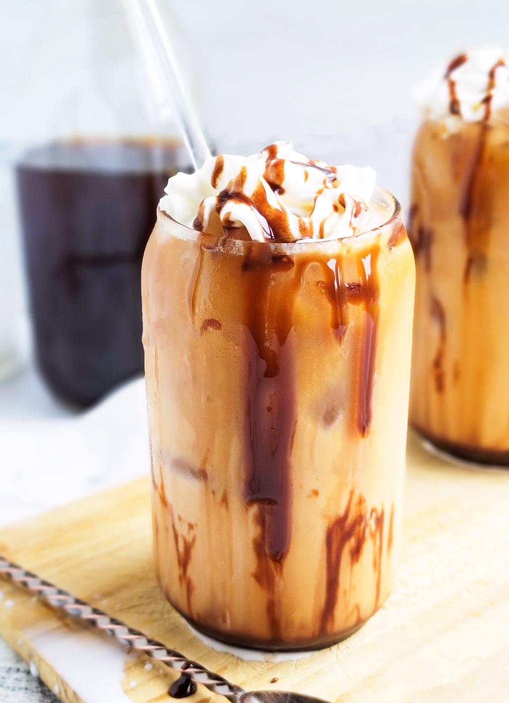  Add a lovely kick to your day with a cup of this delicious iced hazelnut coffee cooler.