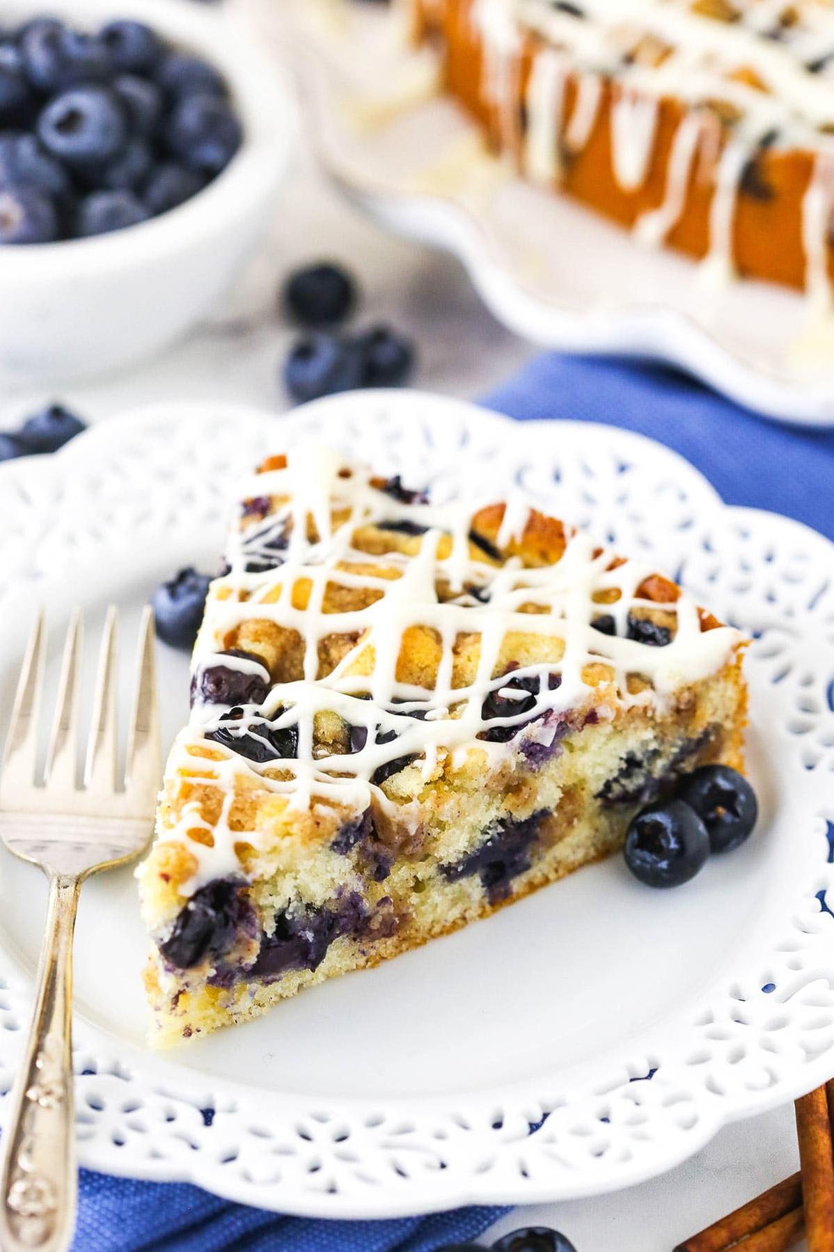  Craving coffee cake but also trying to be healthy? Blueberries are known for their antioxidants benefits. 😉