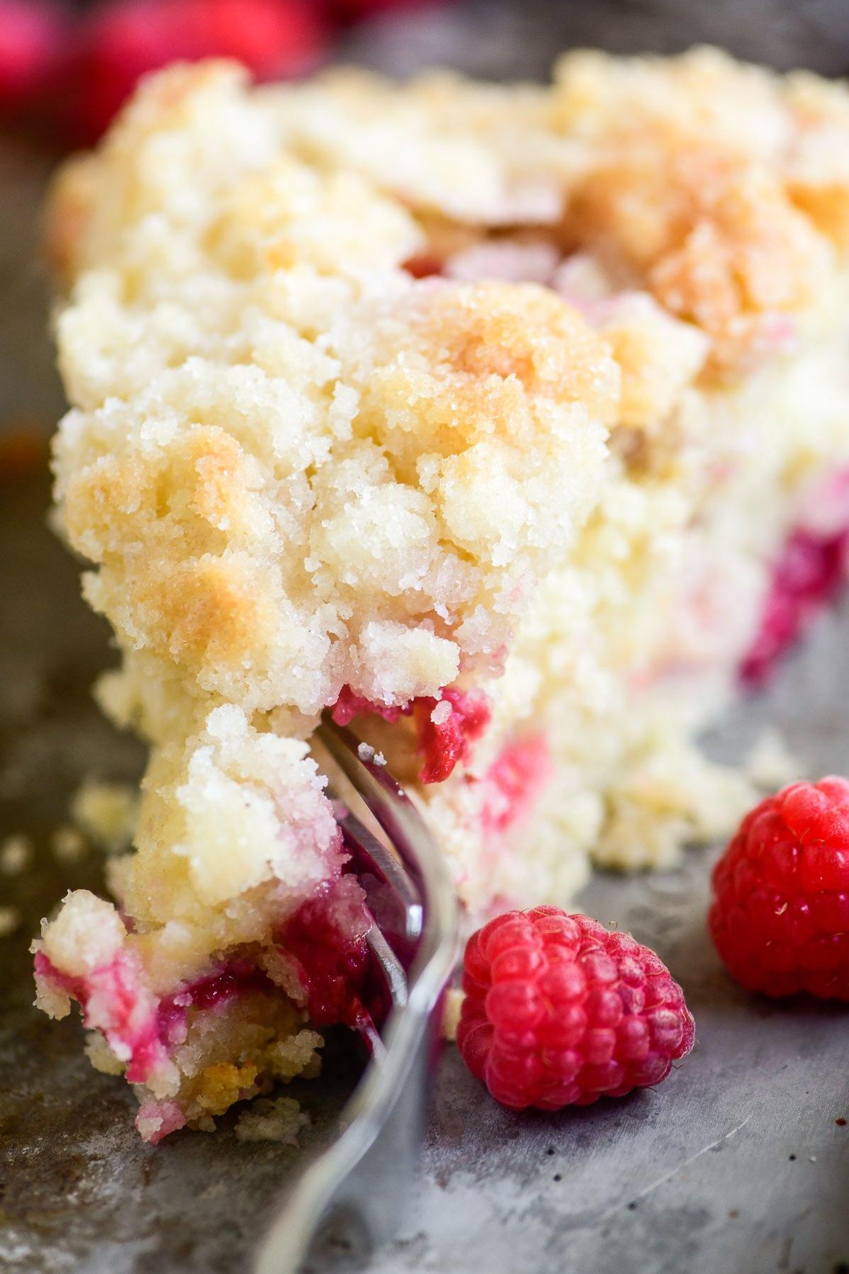  Craving something sweet for your morning coffee? Meet the Raspberry-Oat Coffee Cake! 😋