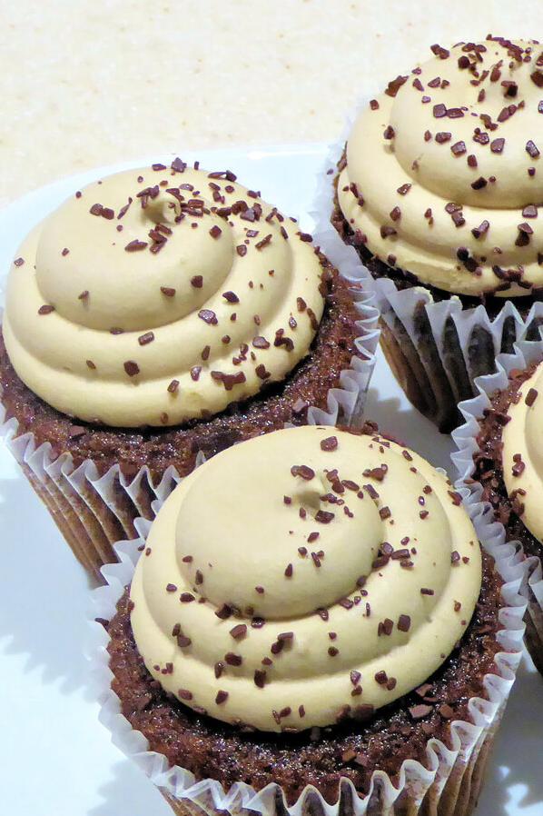  Delicious and creamy coffee-cream cheese icing for cakes and cupcakes!