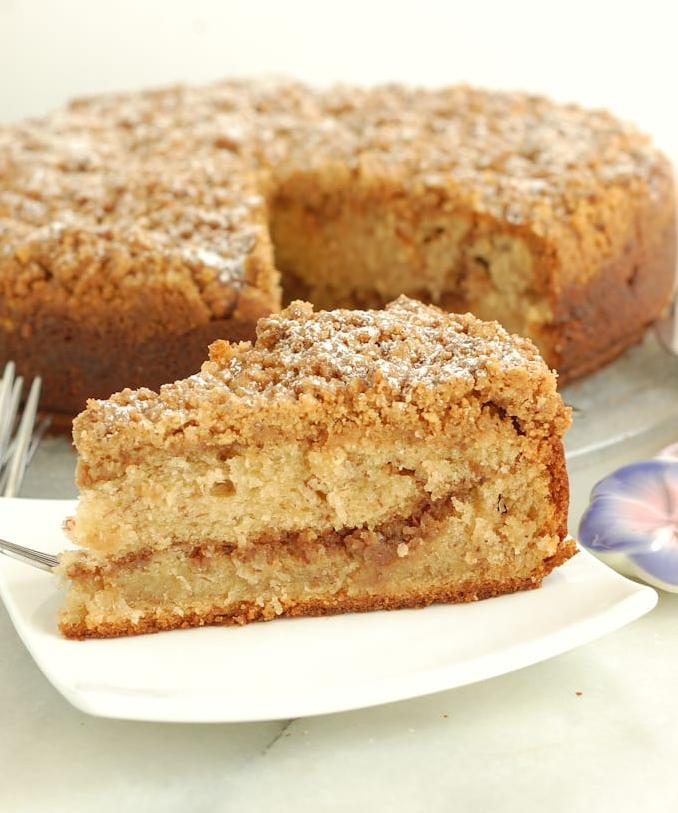  Easily impress your guests with a homemade coffee and banana sponge cake