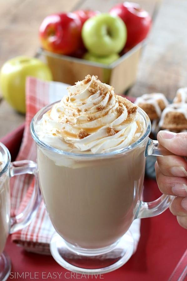  Fall in love with this delicious caramel cinnamon apple latte!🍁