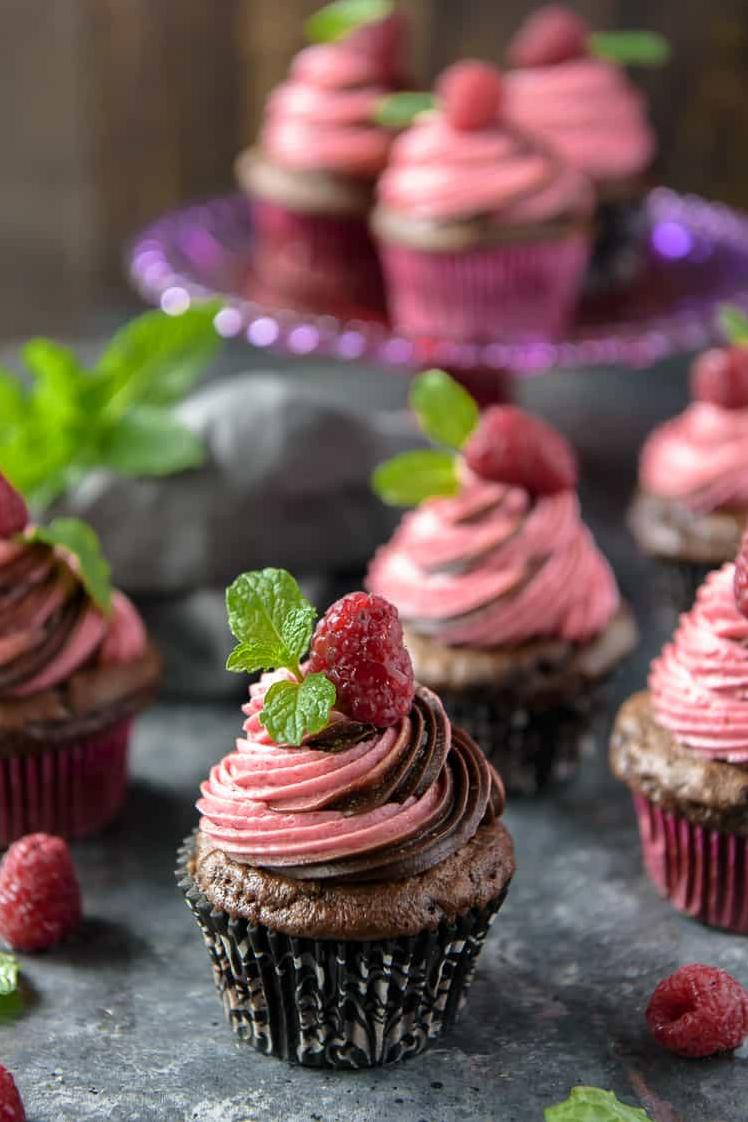  Feeling fruity? Add these cupcakes to your baking list 🍓🧁