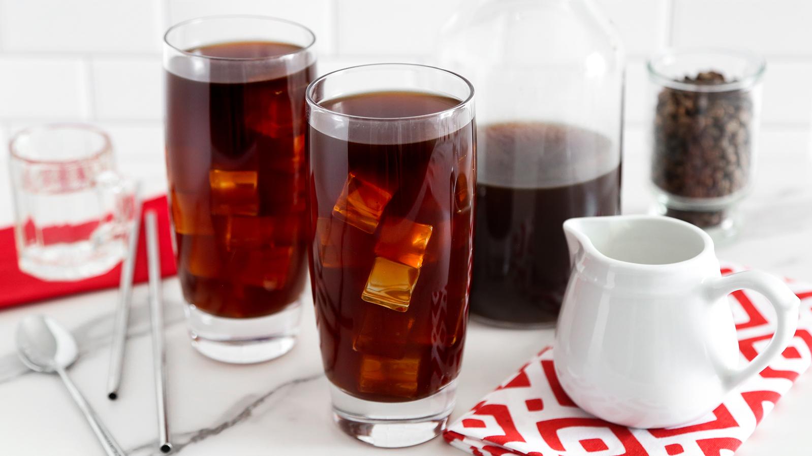  Fill your glass with refreshing and smooth cold brew coffee.