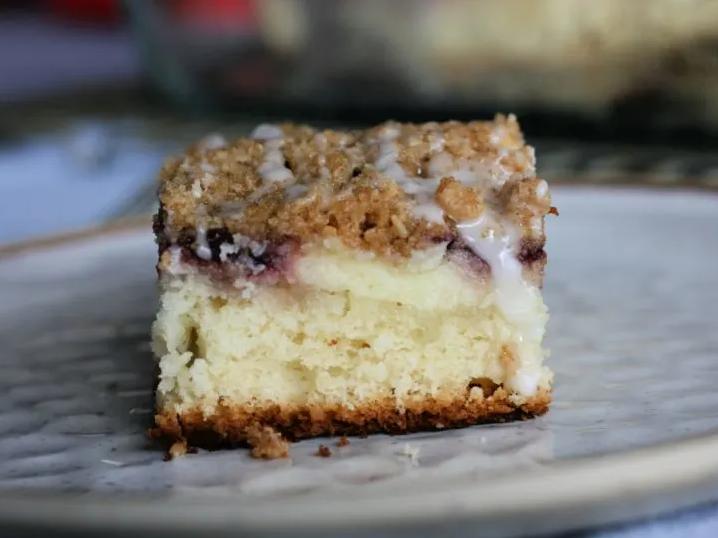  Get ready to indulge in a heavenly slice of Raisin-Cream Cheese Coffee Cake!