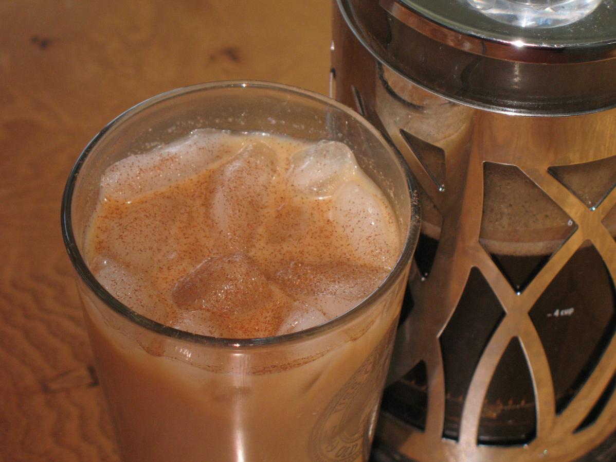  Hazelnut lovers rejoice! This iced hazelnut coffee cooler is for you.