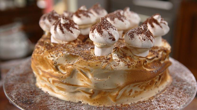  Impress your guests with this elegant and indulgent dessert!