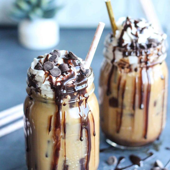  Indulge in a dose of caffeine and chocolate with this iced coffee recipe!