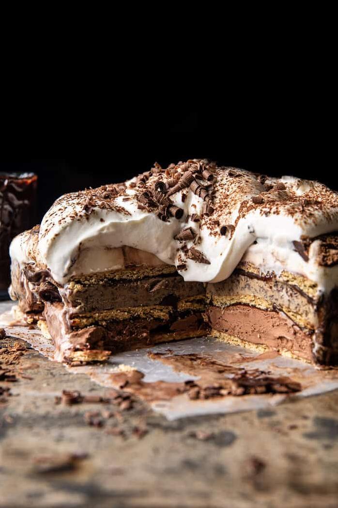  Indulge in this delightful Coffee and Cream Icebox Cake! ☕️🍰