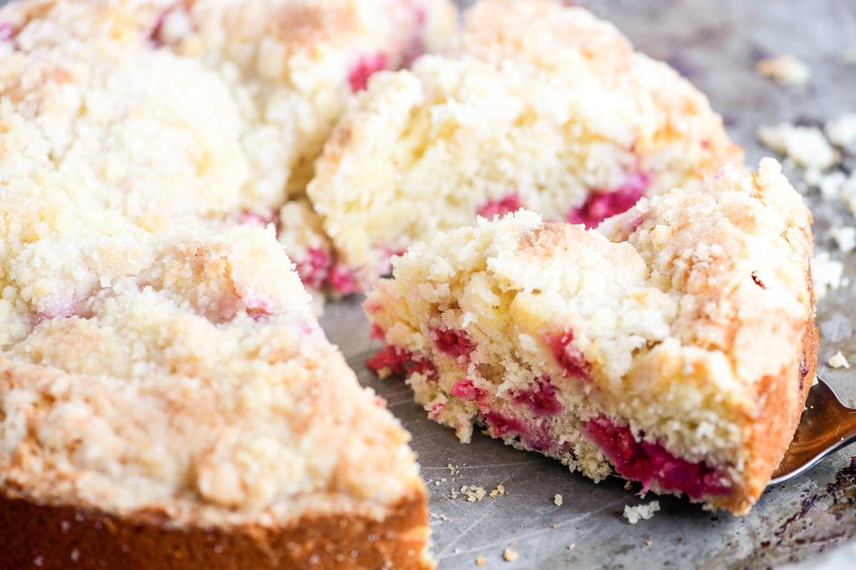  Let's start the day sweet, with this Raspberry-Oat Coffee Cake! 😍