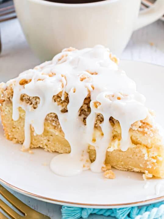  Love cinnamon rolls? Then this cinnamon roll coffee cake is a must-try.