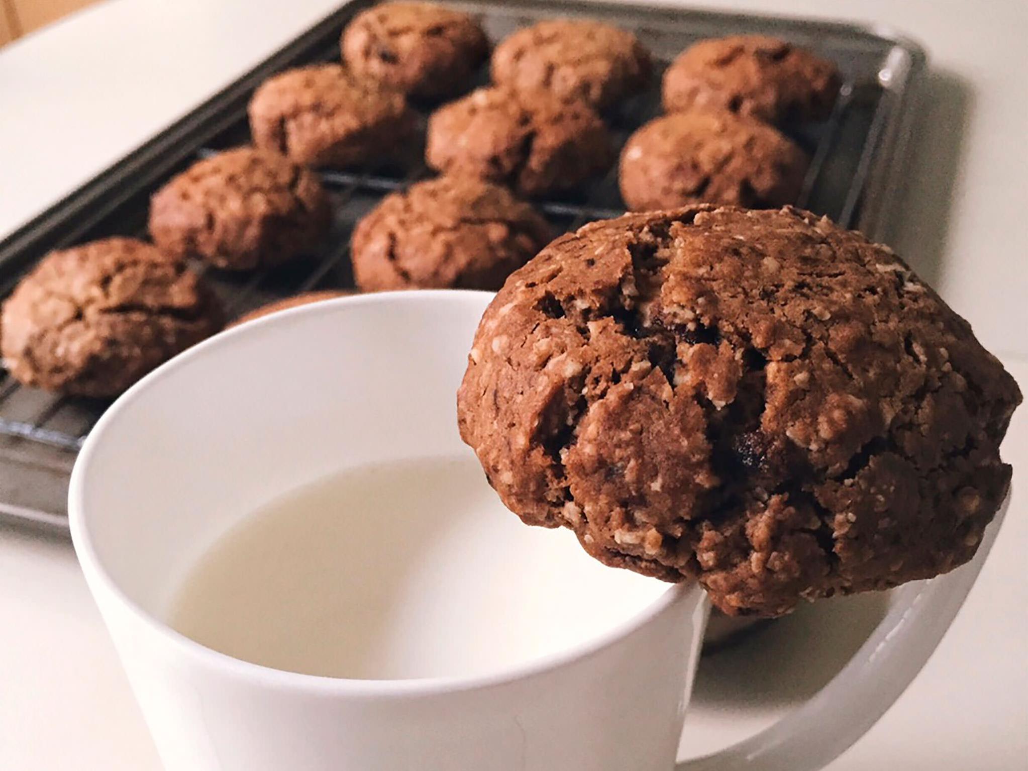 Boost Your Mood with Our Scrumptious Oatmeal Coffee Cookies!