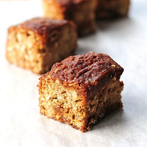  Satisfy your cravings with this oatmeal coffee cake that's a treat for both eyes and stomach.