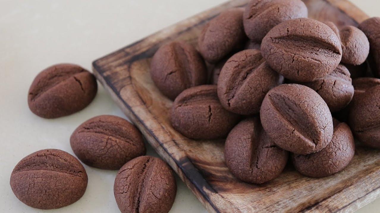  Satisfy your sweet tooth and caffeine cravings with these Coffee Bean Cookies!