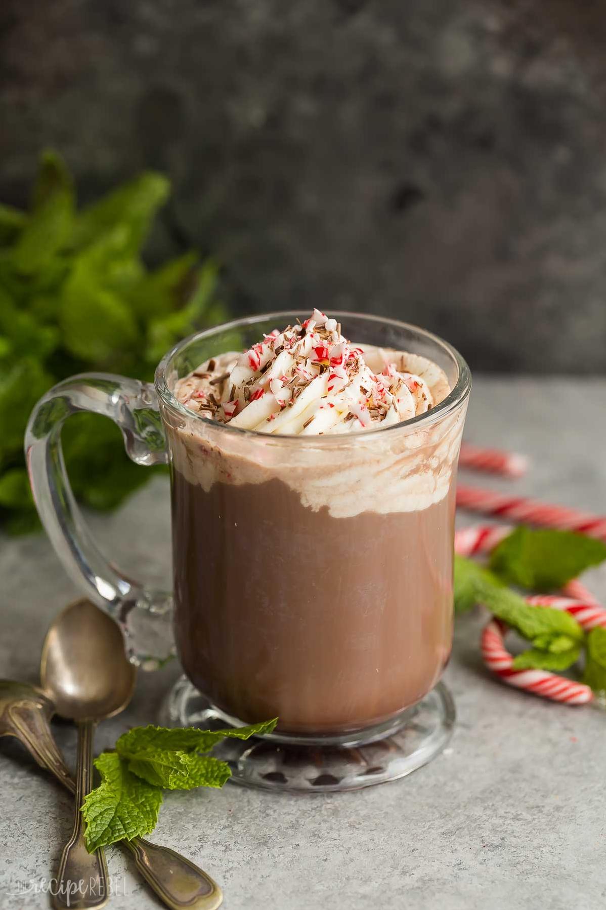  Say goodbye to boring coffee and hello to this delicious mint chocolate concoction. 🙌