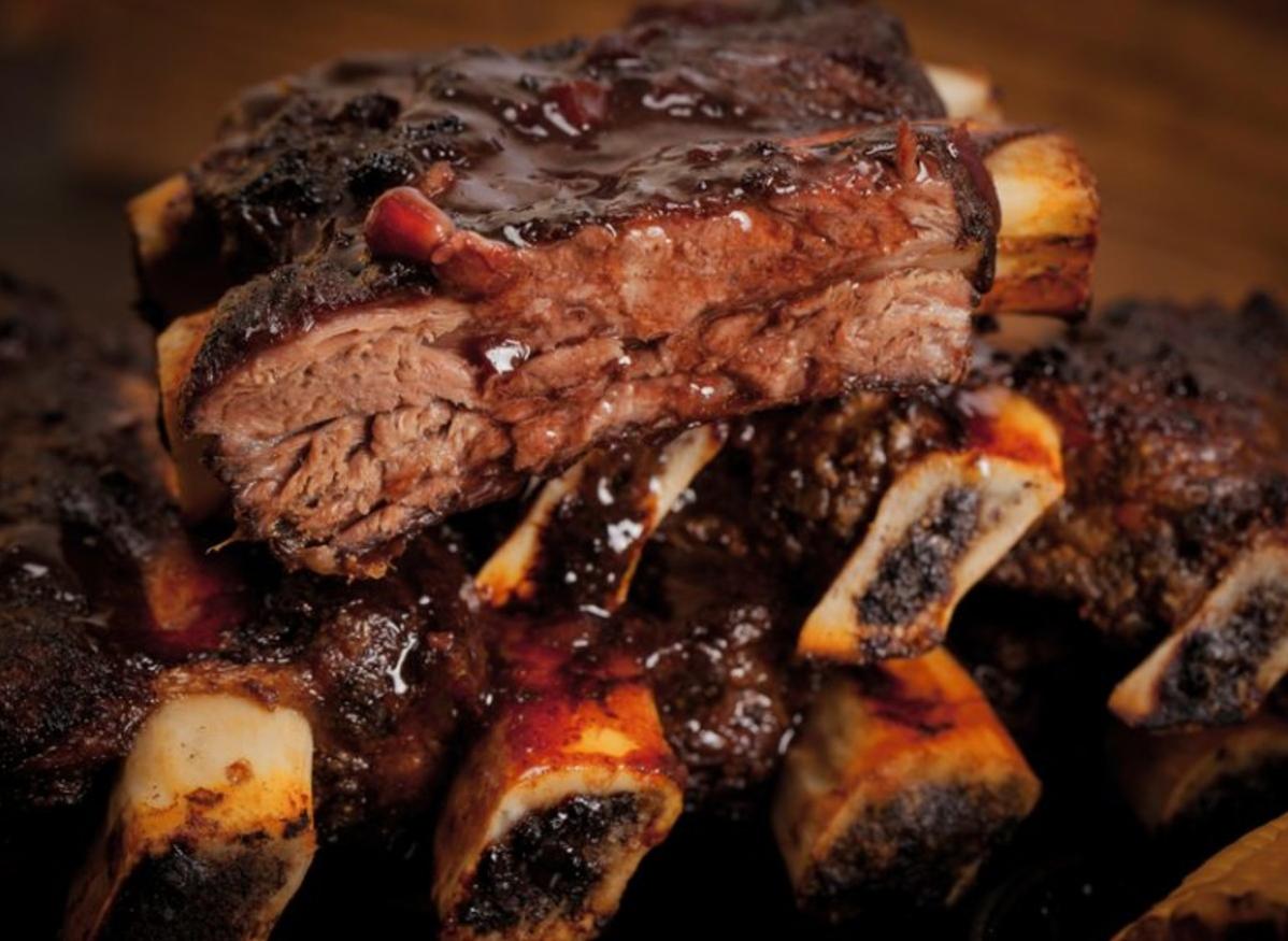  Sink your teeth into these flavor-packed coffee chili rubbed beef short ribs!
