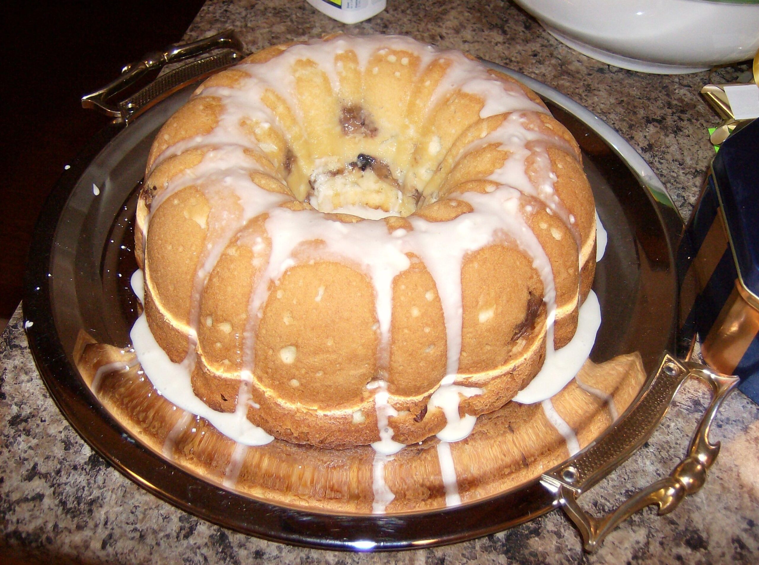  Start your day off right with this delicious apple-nut coffee cake.