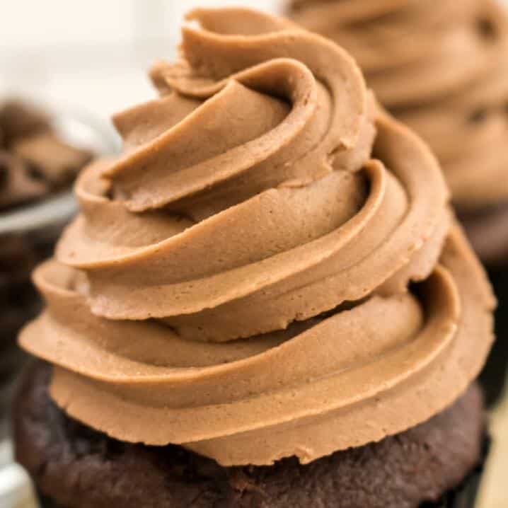  Take a look at this rich and smooth frosting that'll make you want to lick the bowl clean.
