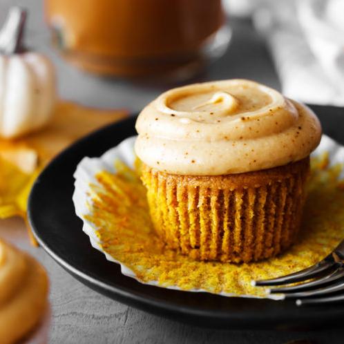  The perfect balance of moist vanilla cake, aromatic spices and creamy espresso frosting.