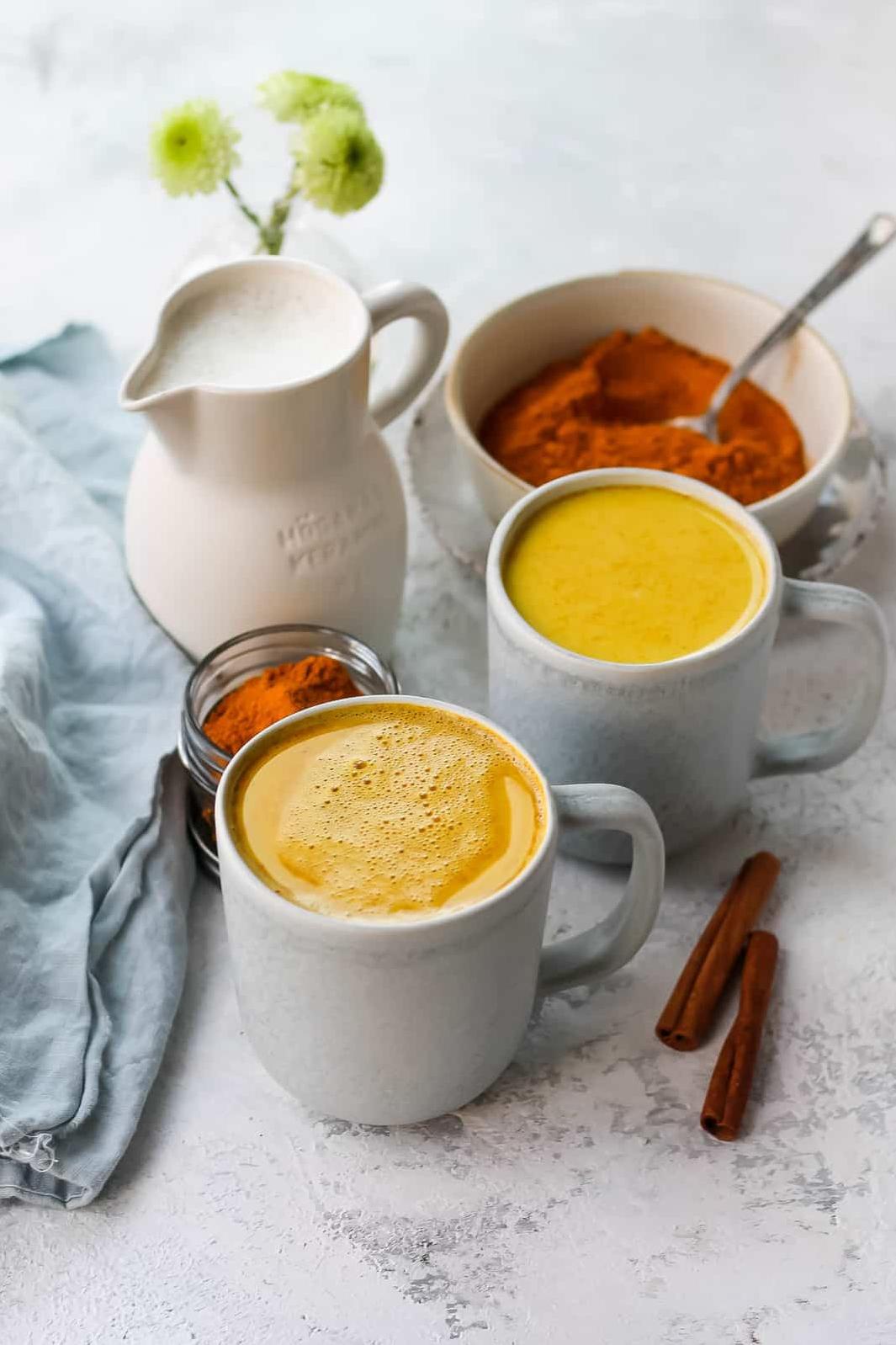  The perfect way to start your morning routine: a creamy turmeric latte ☕️💛