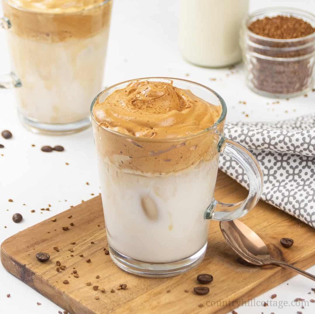  The secret to a perfect café latte is in the frothed milk, and this recipe will show you how 🤫