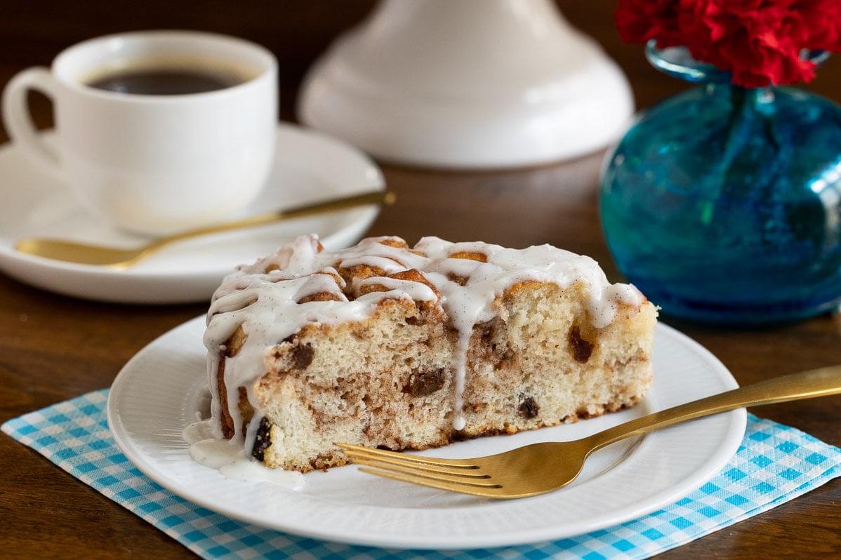  This cake is rich in cinnamon, so be ready to fall in love with its scent and flavor
