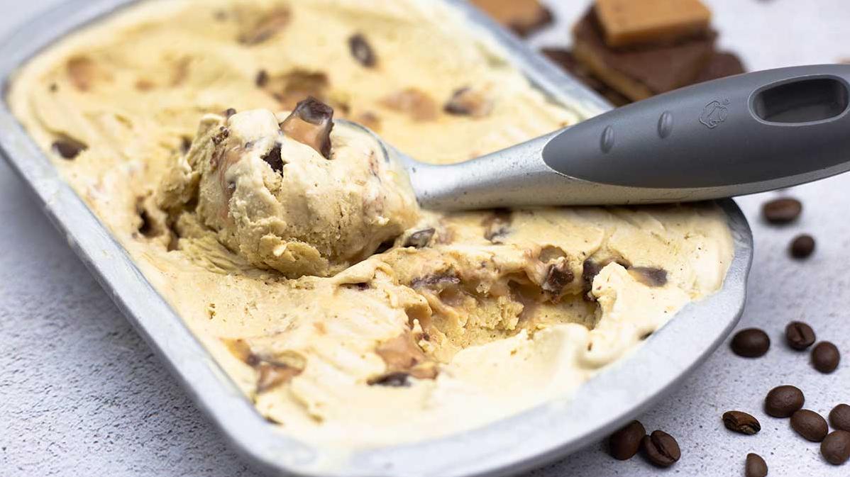  What's the best way to beat the heat? Toffee Coffee Ice Cream, of course! 😎👊