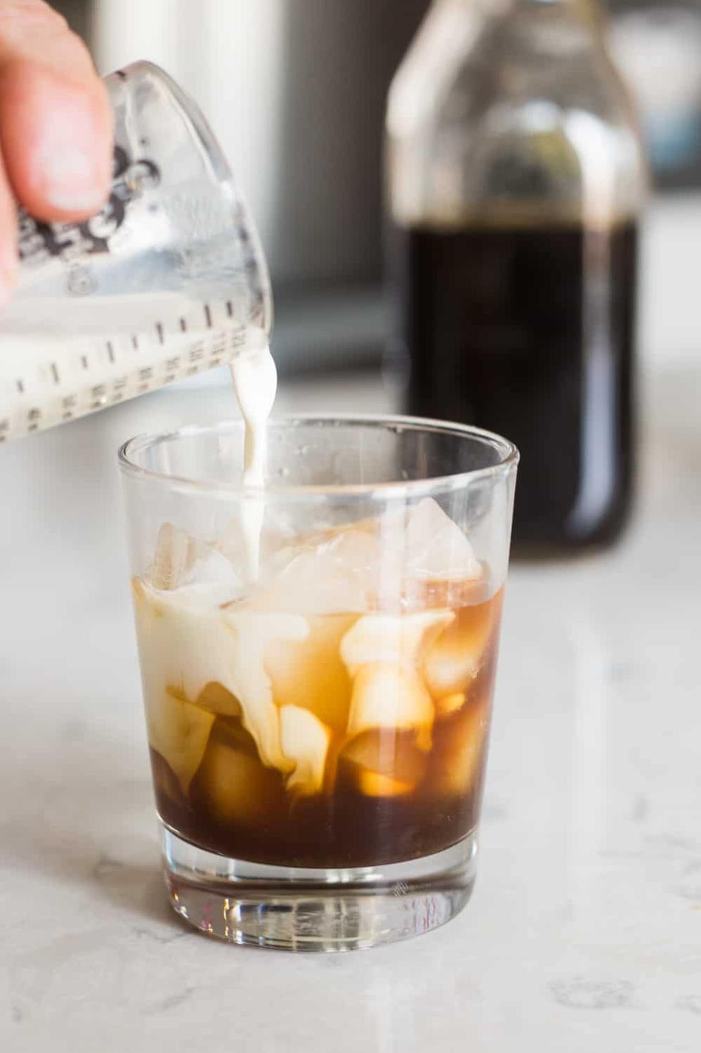  Your new favorite homemade liqueur: coffee liqueur that tastes like Kahlua! ☕🍹